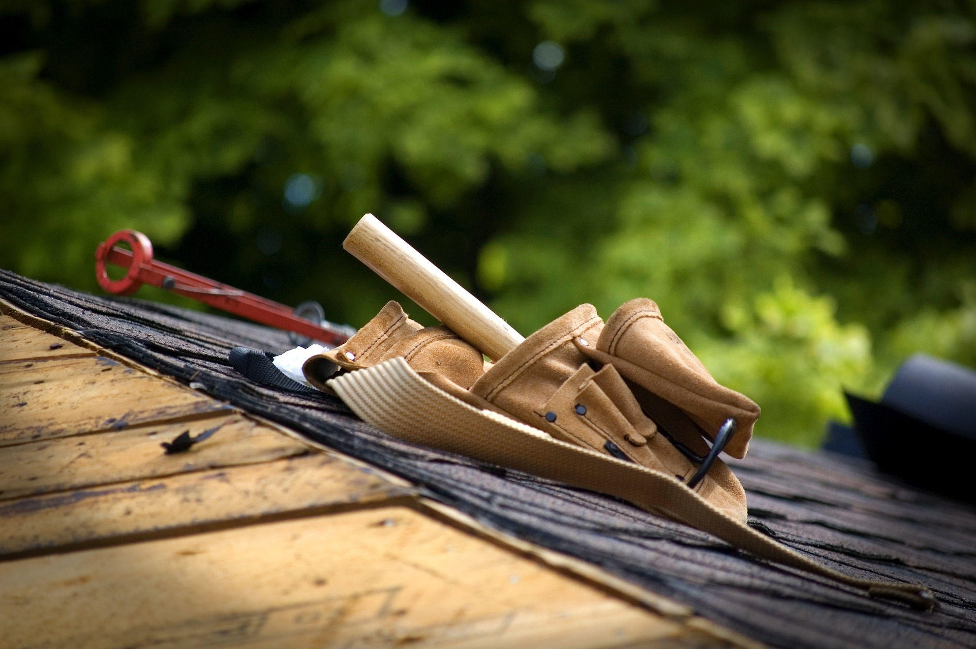 How to Pick a Good Roofer - Negotiate Roof Replacement Cost
